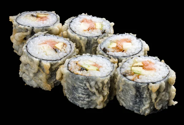 Rotolo tempura con salmone e verdure su fondo nero — Foto Stock