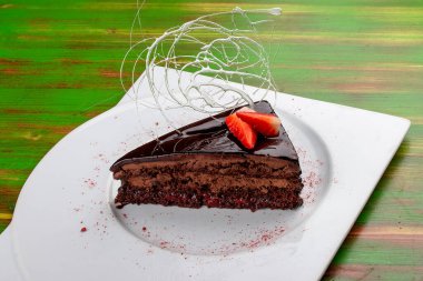 Çilekli çikolatalı vaiz pastası.