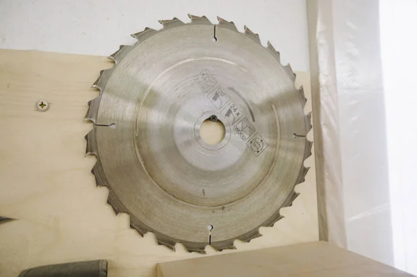 Circles for circular saw in the workshop