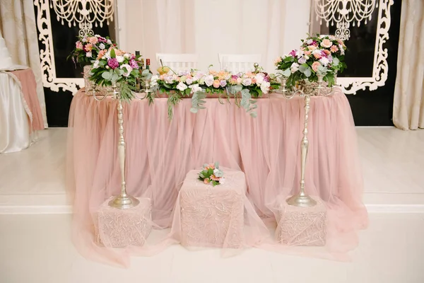 Decoración de la sala de banquetes en el día de la boda — Foto de Stock