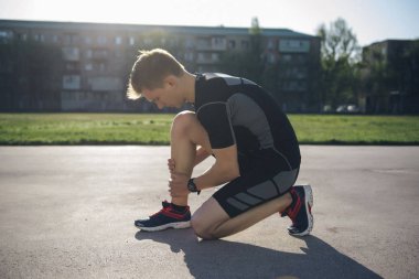 stadyumda koşarken bacağında ağrı. Koşarken bacağın travması