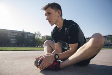 stadyumda ısınma atlet