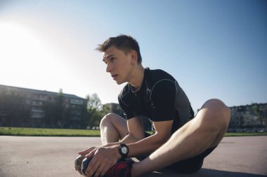 stadyumda ısınma atlet