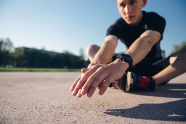 stadyumda ısınma atlet