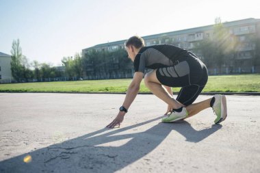 Atlet düşük bir başlangıç stadyumda