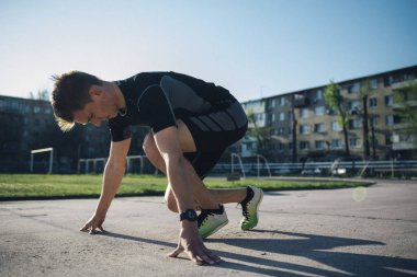 Atlet düşük bir başlangıç stadyumda