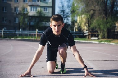 Atlet düşük bir başlangıç stadyumda