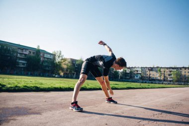 stadyumda ısınma atlet