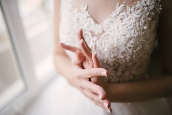 Fiatal, gyönyörű női kéz közelről. Bőrápolási szépség — Stock Fotó