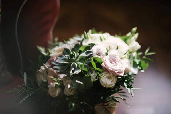 Невеста букет цветов невесты крупным планом — стоковое фото