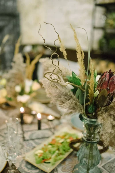 Decoración de la sala de banquetes en el día de la boda — Foto de Stock