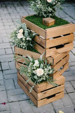 Düğün günü ziyafet salonunun dekorasyonu.