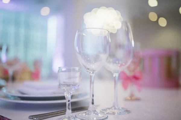 Decoración de la sala de banquetes en el día de la boda — Foto de Stock