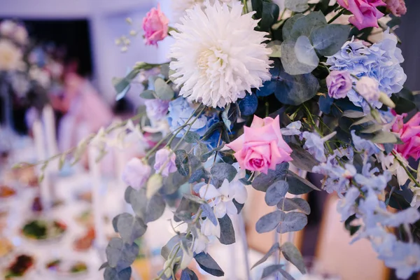 Decoración de la sala de banquetes en el día de la boda — Foto de Stock