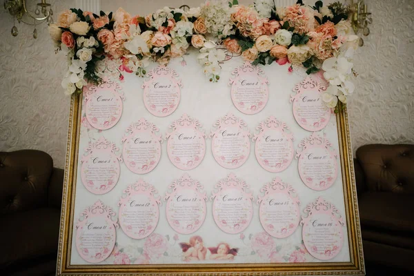 Decoración de la sala de banquetes en el día de la boda — Foto de Stock