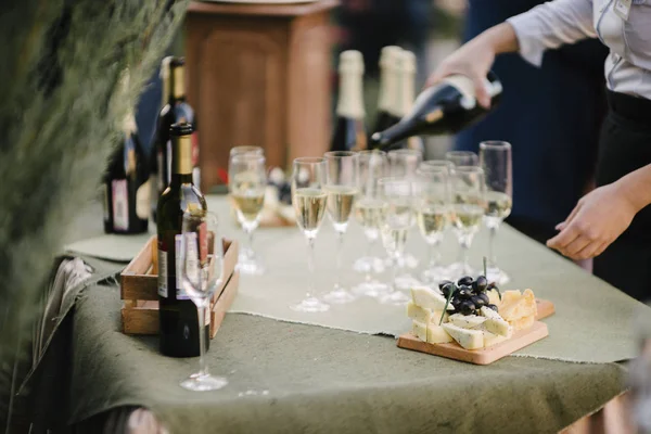 Decoration of the banquet hall on the wedding day — Stock Photo, Image