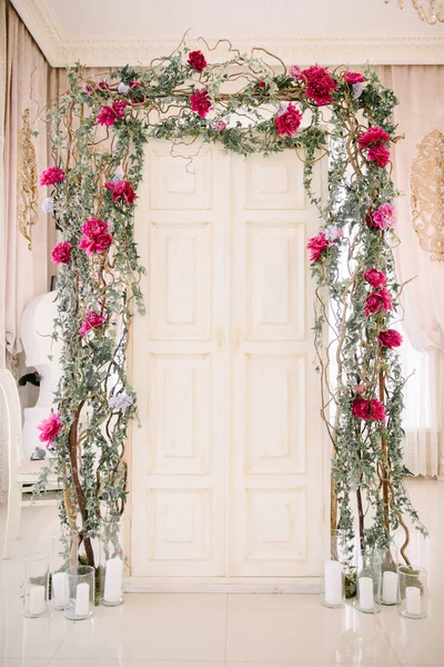 Decoración de la sala de banquetes en el día de la boda — Foto de Stock