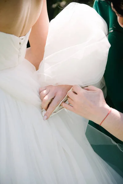Része a menyasszony esküvői ruha közelről — Stock Fotó