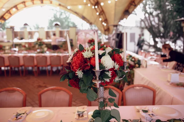 Decoración de la sala de banquetes en el día de la boda — Foto de Stock