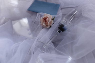 Kadın aksesuarları gelin. Çanta, ayakkabı, yüzük, gelin parfümü