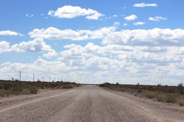 Çöl yoluyla zemin yolu