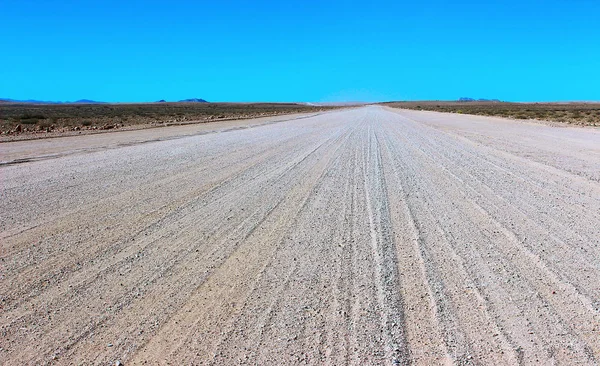 ナミビア砂漠を通る地上道路 アフリカ — ストック写真