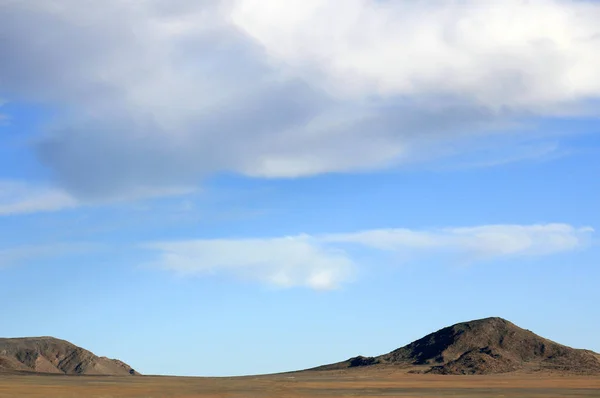 Ciel Bleu Vif Dessus Des Montagnes — Photo