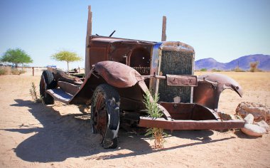 Kumlar Manzara Eski Araba