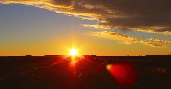 Zachód Słońca Niebo Droga Pustyni — Zdjęcie stockowe