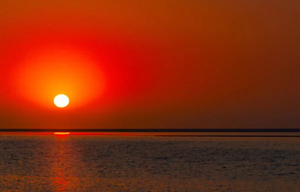 Красный Закат Пляже Море — стоковое фото