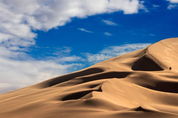 Duna Arena Dorada Nubes Blancas Día Soleado Desierto Namib Fantástico —  Fotos de Stock