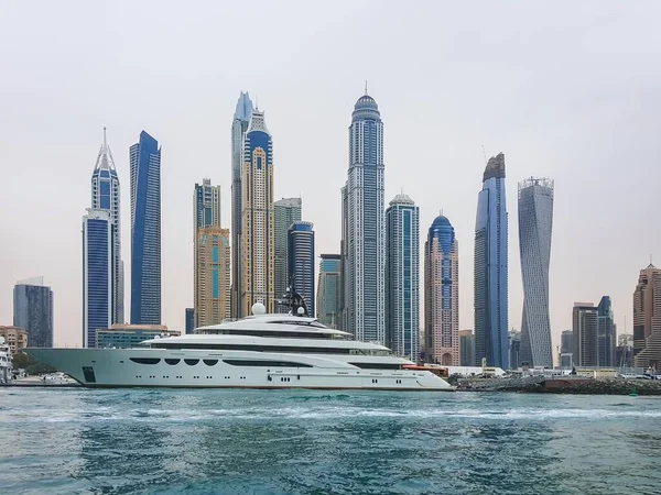 Luxurious Yacht Quattroelle Front Dubai Marina Futuristic Skyscrapers Cloudy Rainy — Stock Photo, Image