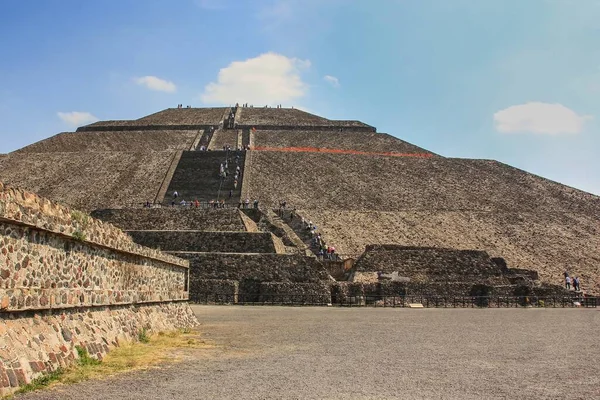 Antigua Pirámide Majestuosa Del Sol Histórica Ciudad Teotihuacán Culturalmente Significativa — Foto de Stock