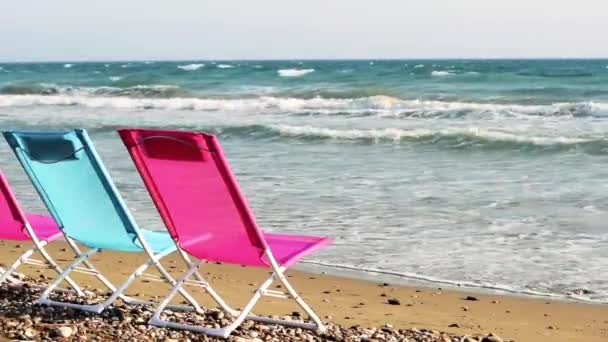 Opvouwbare Stoelen Het Strand — Stockvideo