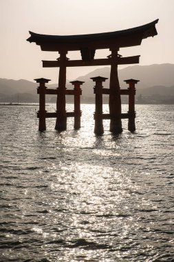 Japonya. Miyajima. Hiroşima. Itsukushima Tapınağı ve yüzen gövde kapısı