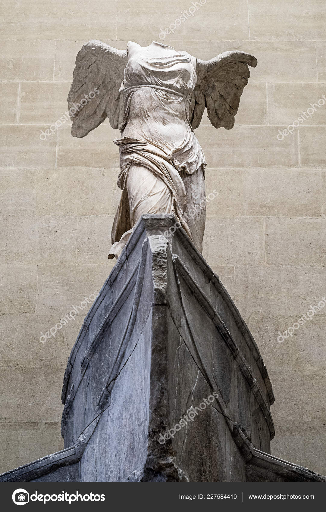 nike di samotracia al louvre