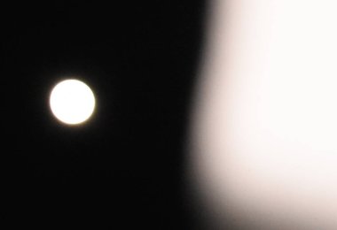 Dolunay gecesi ay özel efekti ile oynarken