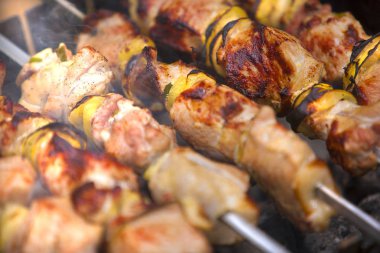 ızgara açık havada lezzetli barbekü eti