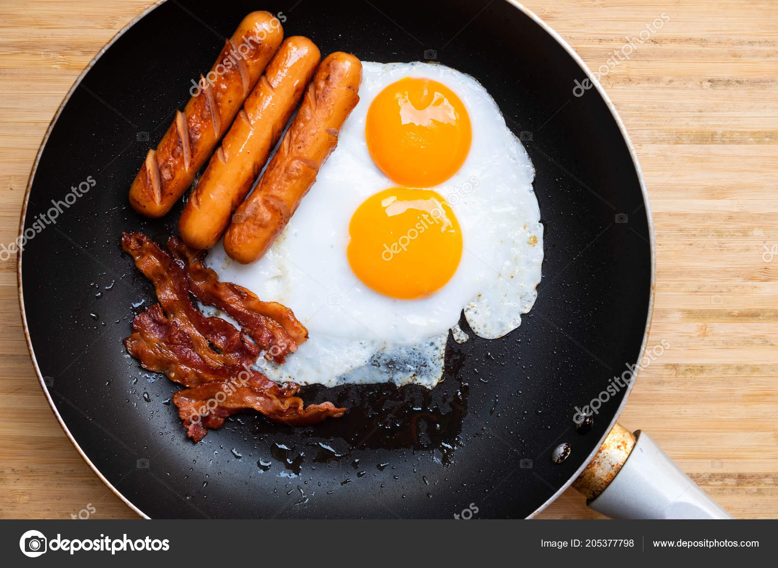 Fried Egg Bacon Sausage Pan Stock Photo by ©artcomedy 205377798