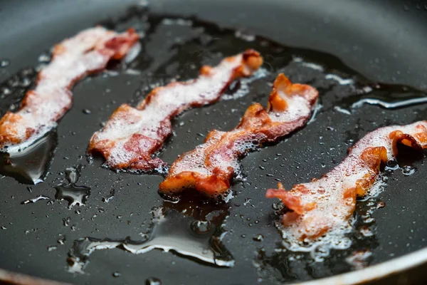 Plakjes Verse Gebakken Spek Een Pan Voor Het Ontbijt Ketogeen Stockfoto