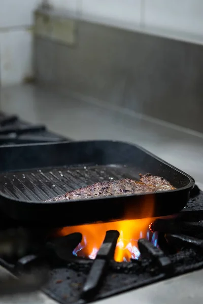 Red Raw Steak Sirloin Fried Pan — Stock Photo, Image