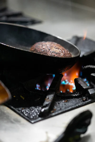 Hambúrguer Carne Durante Culinária Panela — Fotografia de Stock