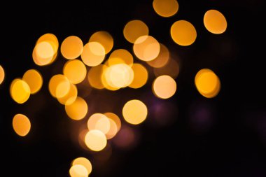 Bokeh. Sarı. Mor. Koyu arka plan