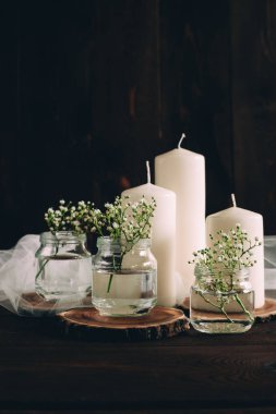 gypsophila şişe ahşap arka plan. düğün dekorasyonu. celebration.rustic