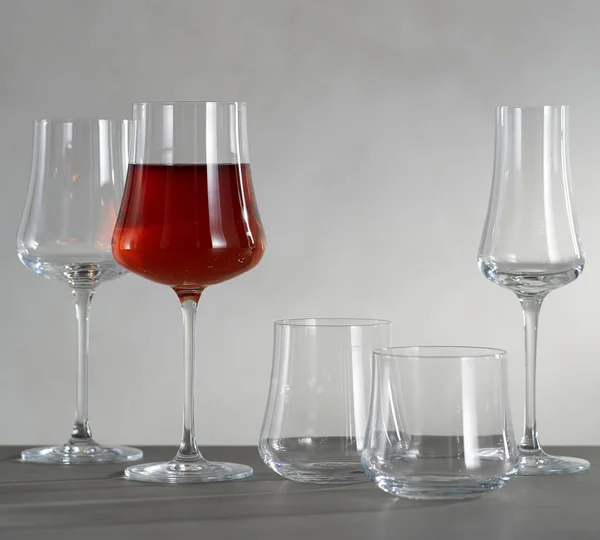 Bicchieri Vino Bicchiere Con Vino Vuoto Giallo — Foto Stock