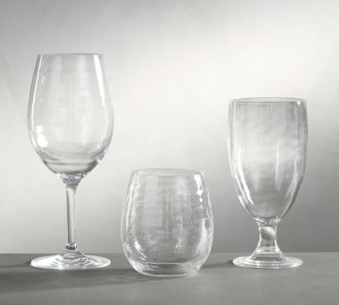 Boş bardak şişesinin renkli fotoğrafı