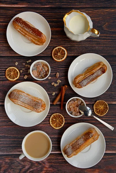 Trois Assiettes Blanches Avec Des Gâteaux Une Tasse Café Sucre — Photo