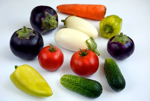 Tomates Rouges Poivrons Jaunes Aubergines Violettes Blanches Carottes Orange Concombres — Photo