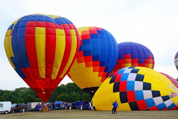 Balões Multicoloridos Estão Preparando Para Voar Fechar — Fotografia de Stock