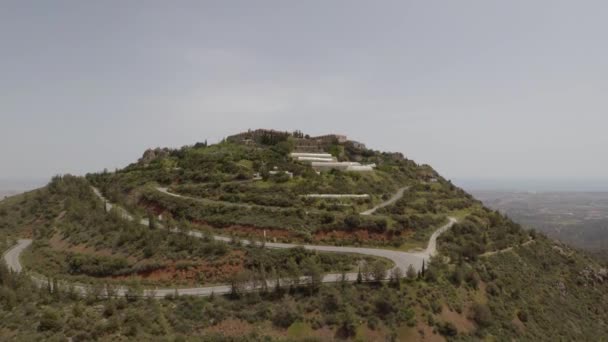 Kıbrıs Taki Stavrovouni Manastırı Nın Havadan Çekilmiş Fotoğrafı — Stok video